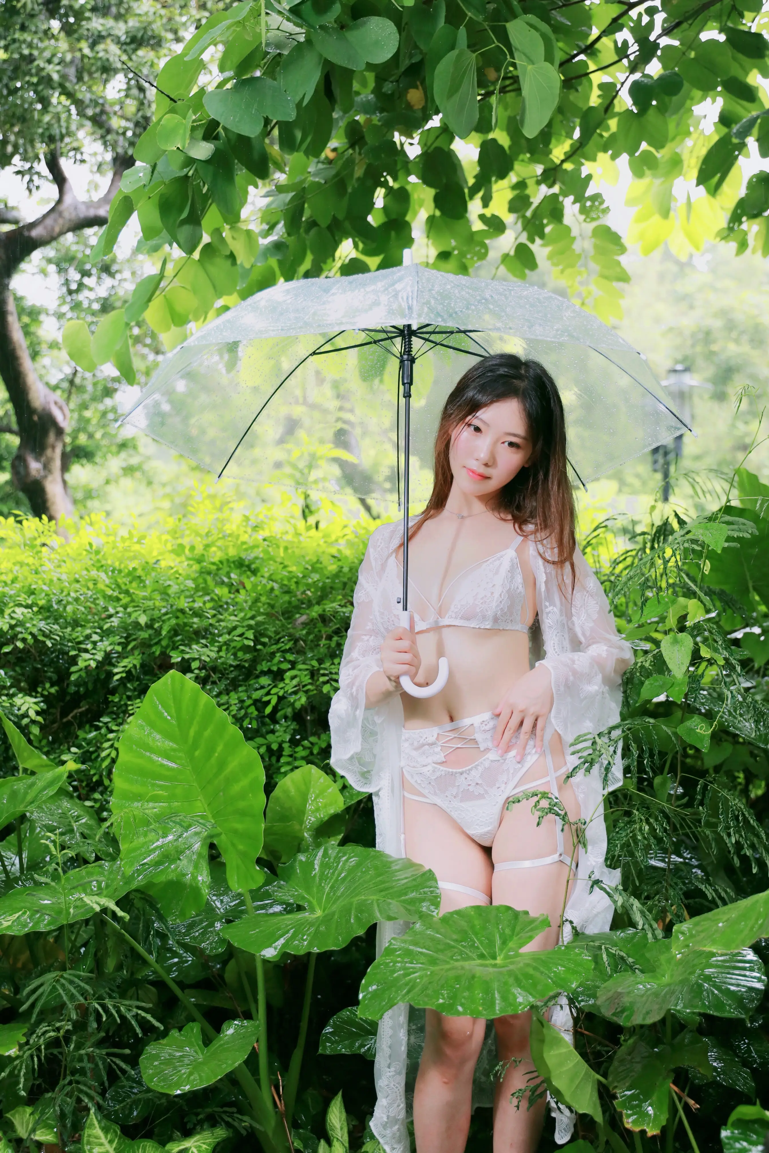 抖娘-利世 – NO.014 小树林 [30P-250M]-AQA.CC