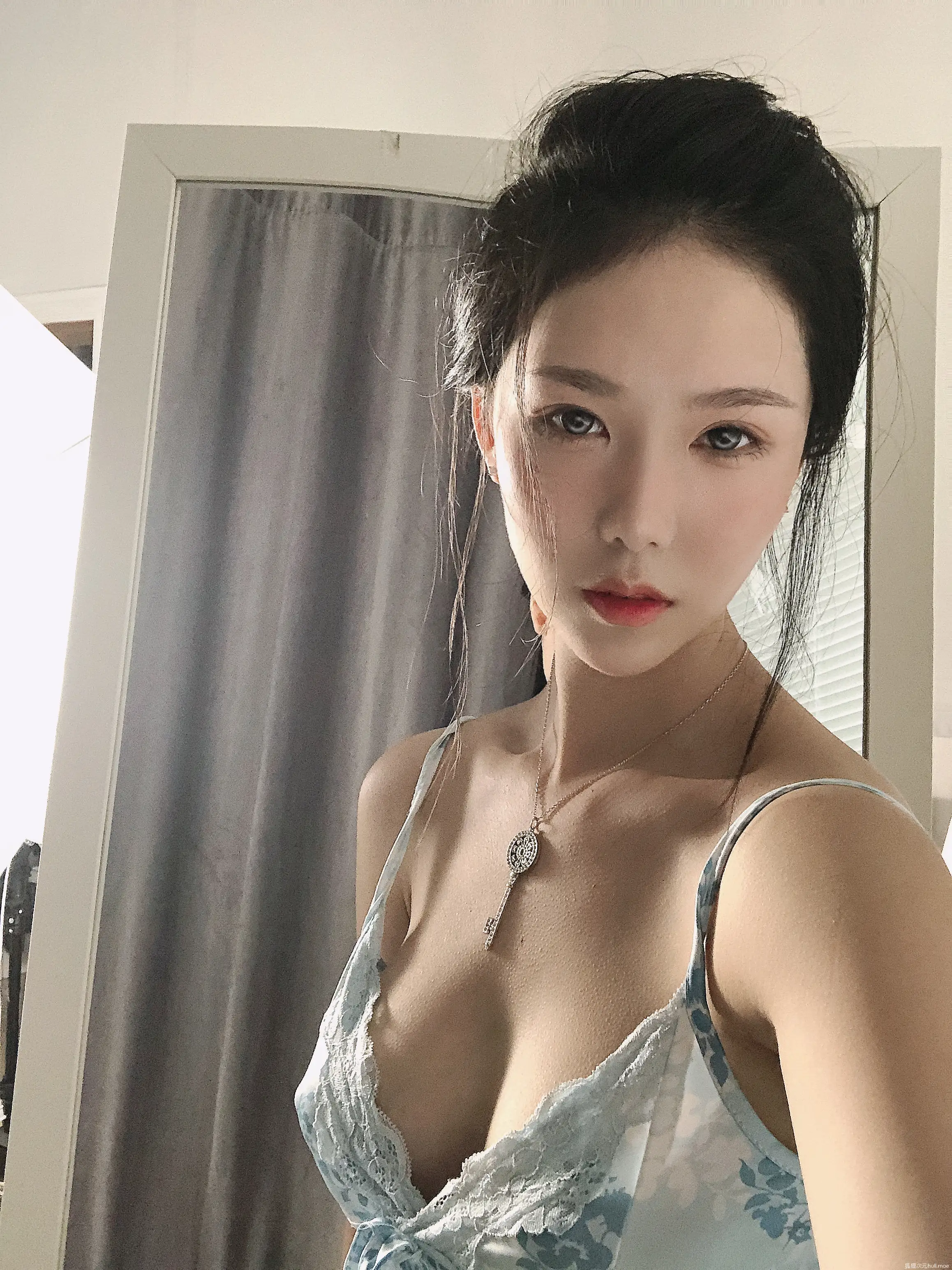 抖娘-利世 – NO.141 碎花内衣 2.0 [14P-53.2M]-AQA.CC
